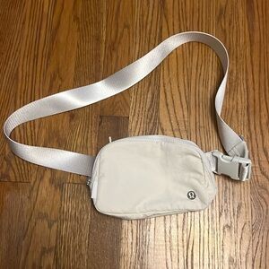 Lululemon Athletica Belt Bag Off White Cream 1L